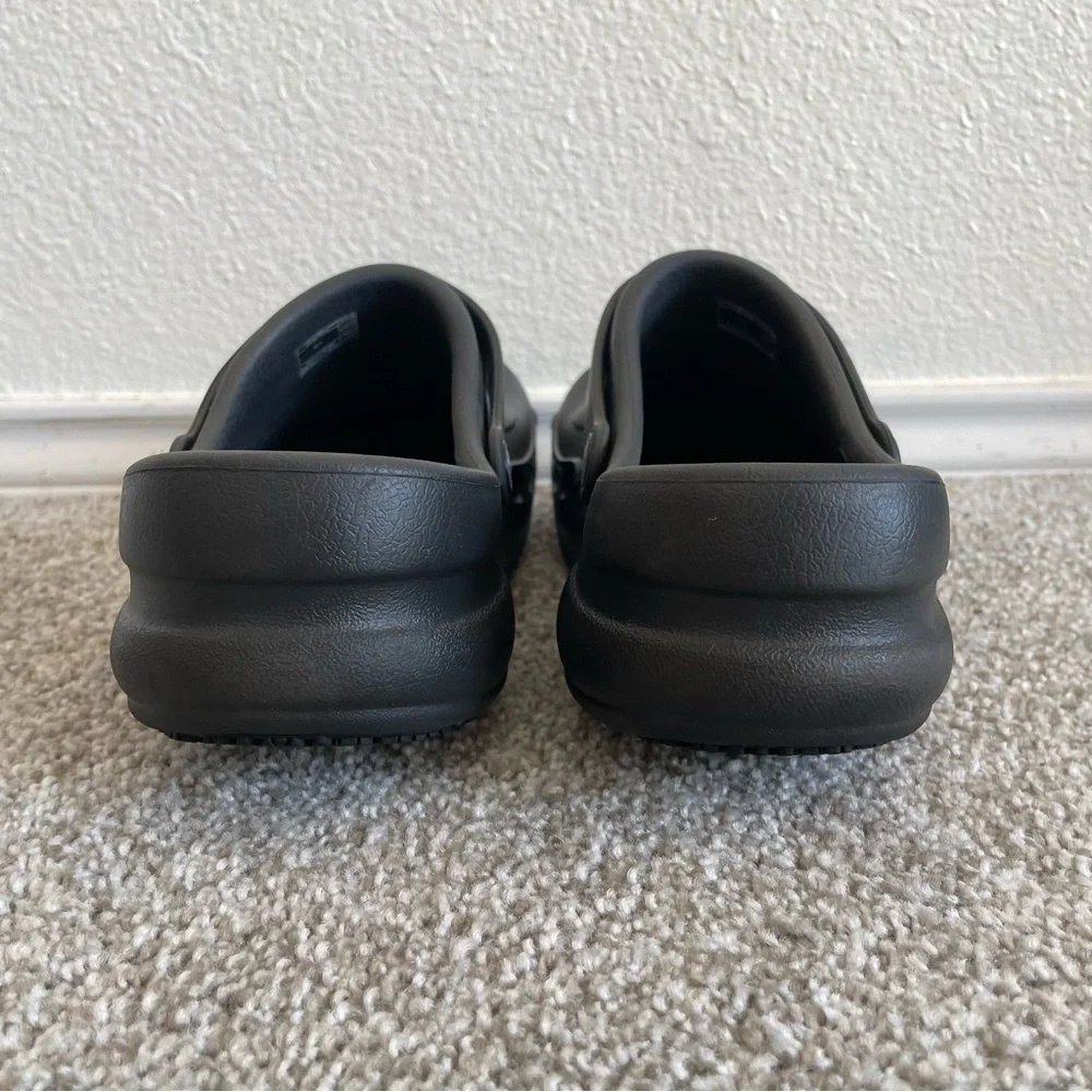 CROCS Bistro Clogs Men’s Size 11 Black Slip Resistant Comfort Work Shoes
